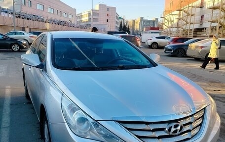 Hyundai Sonata VI, 2010 год, 750 000 рублей, 3 фотография