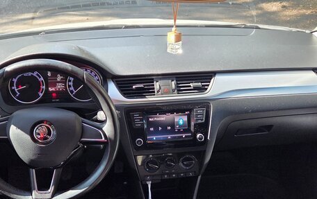 Skoda Rapid I, 2018 год, 1 050 000 рублей, 10 фотография