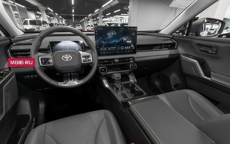 Toyota RAV4, 2025 год, 4 950 000 рублей, 7 фотография