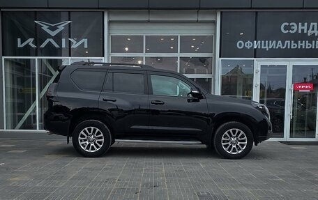 Toyota Land Cruiser Prado 150 рестайлинг 2, 2017 год, 3 990 000 рублей, 5 фотография