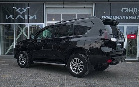 Toyota Land Cruiser Prado 150 рестайлинг 2, 2017 год, 3 990 000 рублей, 2 фотография