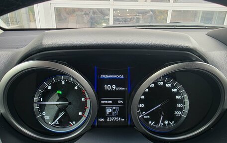 Toyota Land Cruiser Prado 150 рестайлинг 2, 2017 год, 3 990 000 рублей, 12 фотография