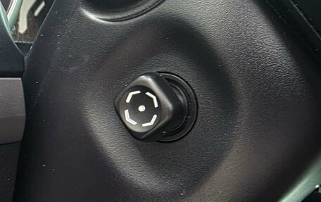 Toyota Land Cruiser Prado 150 рестайлинг 2, 2017 год, 3 990 000 рублей, 22 фотография