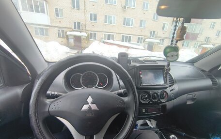 Mitsubishi L200 IV рестайлинг, 2013 год, 1 500 000 рублей, 8 фотография