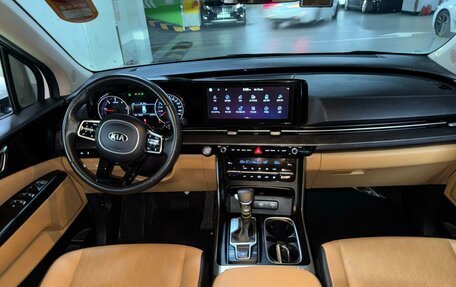 KIA Carnival, 2021 год, 3 500 000 рублей, 15 фотография