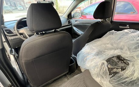 Hyundai Solaris II рестайлинг, 2015 год, 700 000 рублей, 11 фотография