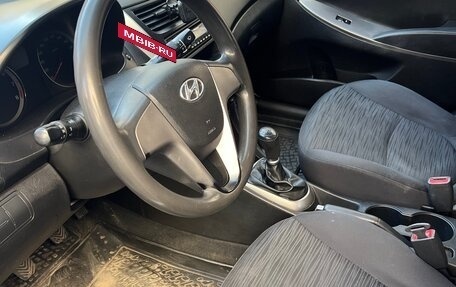 Hyundai Solaris II рестайлинг, 2015 год, 700 000 рублей, 9 фотография