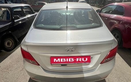 Hyundai Solaris II рестайлинг, 2015 год, 700 000 рублей, 3 фотография