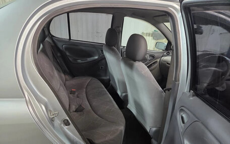 Toyota Platz, 2001 год, 330 000 рублей, 6 фотография