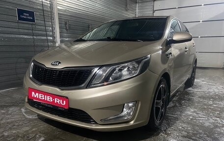 KIA Rio III рестайлинг, 2014 год, 930 000 рублей, 24 фотография