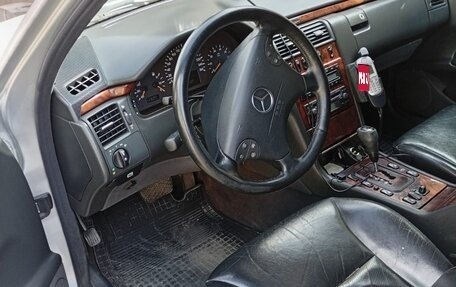 Mercedes-Benz E-Класс, 2001 год, 710 000 рублей, 4 фотография