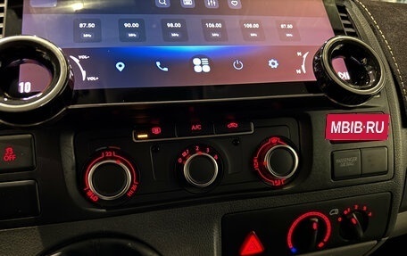 Volkswagen Transporter T5 рестайлинг, 2014 год, 2 250 000 рублей, 17 фотография