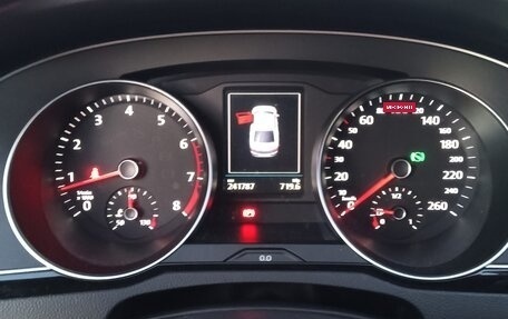 Volkswagen Passat B8 рестайлинг, 2017 год, 1 750 000 рублей, 13 фотография