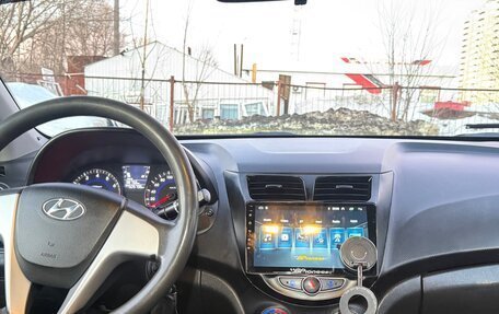 Hyundai Solaris II рестайлинг, 2011 год, 440 000 рублей, 13 фотография