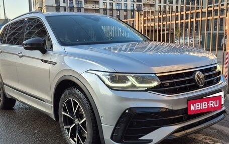 Volkswagen Tiguan II, 2021 год, 4 800 000 рублей, 3 фотография