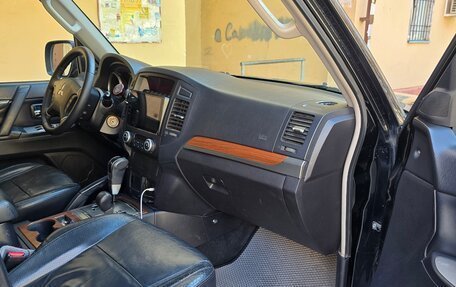 Mitsubishi Pajero IV, 2008 год, 2 000 000 рублей, 24 фотография