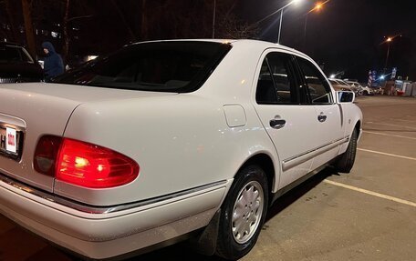 Mercedes-Benz E-Класс, 1997 год, 2 500 000 рублей, 3 фотография