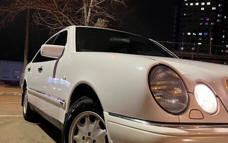 Mercedes-Benz E-Класс, 1997 год, 2 500 000 рублей, 2 фотография