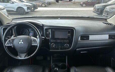 Mitsubishi Outlander III рестайлинг 3, 2013 год, 1 399 900 рублей, 6 фотография