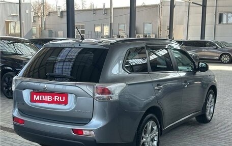 Mitsubishi Outlander III рестайлинг 3, 2013 год, 1 399 900 рублей, 4 фотография