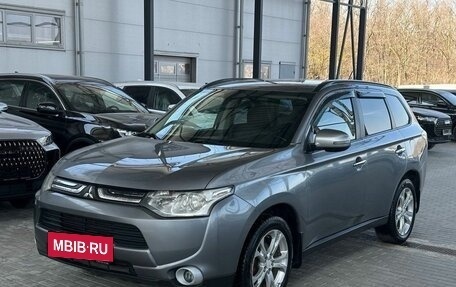 Mitsubishi Outlander III рестайлинг 3, 2013 год, 1 399 900 рублей, 2 фотография