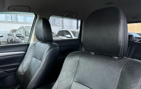 Mitsubishi Outlander III рестайлинг 3, 2013 год, 1 399 900 рублей, 13 фотография