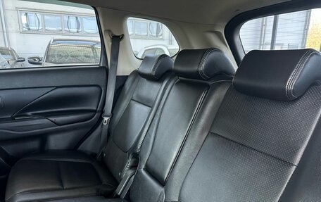 Mitsubishi Outlander III рестайлинг 3, 2013 год, 1 399 900 рублей, 15 фотография