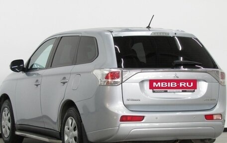 Mitsubishi Outlander III рестайлинг 3, 2013 год, 1 350 000 рублей, 3 фотография