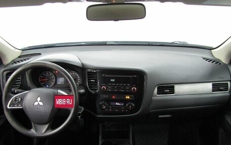 Mitsubishi Outlander III рестайлинг 3, 2013 год, 1 350 000 рублей, 17 фотография