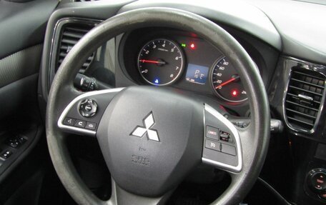 Mitsubishi Outlander III рестайлинг 3, 2013 год, 1 350 000 рублей, 18 фотография