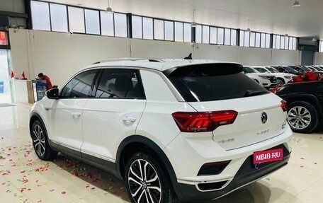 Volkswagen T-Roc I, 2021 год, 2 600 000 рублей, 4 фотография