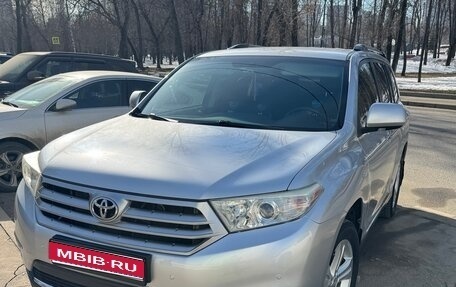 Toyota Highlander III, 2013 год, 2 800 000 рублей, 1 фотография