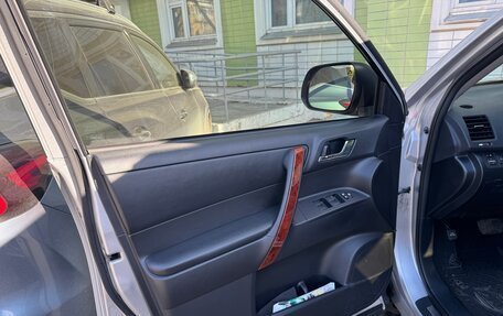 Toyota Highlander III, 2013 год, 2 800 000 рублей, 17 фотография