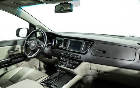 KIA Carnival III, 2017 год, 2 549 585 рублей, 9 фотография