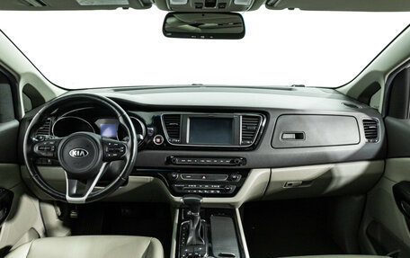 KIA Carnival III, 2017 год, 2 549 585 рублей, 13 фотография