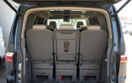 Volkswagen Multivan, 2023 год, 6 690 000 рублей, 11 фотография