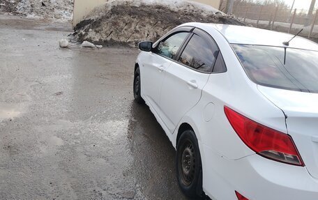 Hyundai Solaris II рестайлинг, 2015 год, 550 000 рублей, 2 фотография