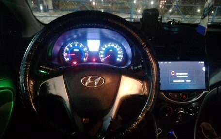 Hyundai Solaris II рестайлинг, 2015 год, 550 000 рублей, 3 фотография