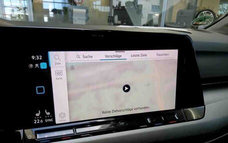 Volkswagen Golf VIII, 2022 год, 2 325 000 рублей, 18 фотография