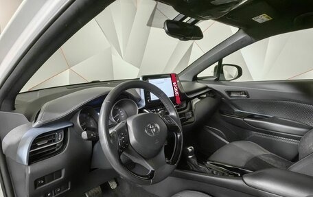 Toyota C-HR I рестайлинг, 2020 год, 2 450 000 рублей, 19 фотография