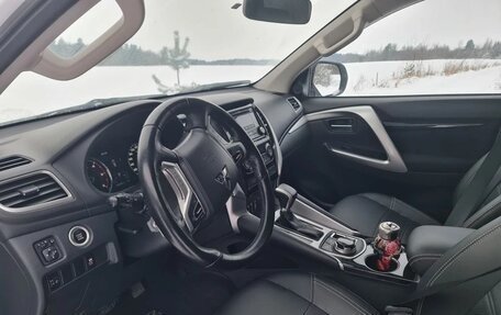 Mitsubishi Pajero Sport III рестайлинг, 2019 год, 2 800 000 рублей, 3 фотография