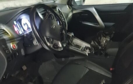 Mitsubishi Pajero Sport III рестайлинг, 2019 год, 2 800 000 рублей, 6 фотография