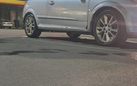 Opel Astra OPC H, 2007 год, 299 000 рублей, 19 фотография