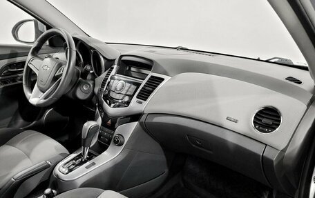 Chevrolet Cruze II, 2010 год, 640 000 рублей, 10 фотография