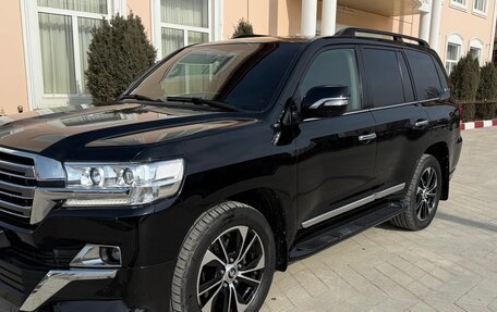 Toyota Land Cruiser 200, 2017 год, 6 400 000 рублей, 1 фотография