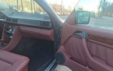 Mercedes-Benz E-Класс, 1993 год, 2 500 000 рублей, 9 фотография