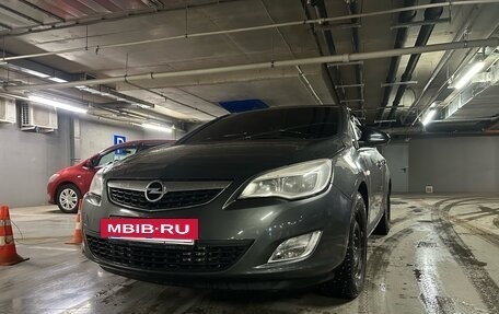 Opel Astra J, 2011 год, 645 000 рублей, 2 фотография