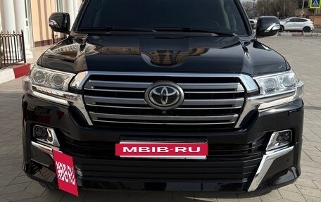 Toyota Land Cruiser 200, 2017 год, 6 400 000 рублей, 2 фотография