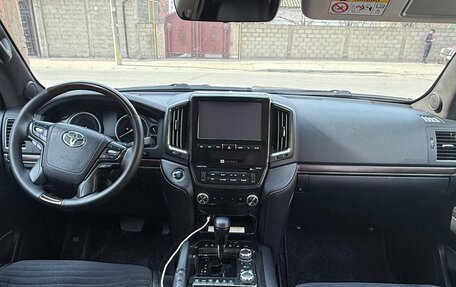 Toyota Land Cruiser 200, 2017 год, 6 400 000 рублей, 8 фотография