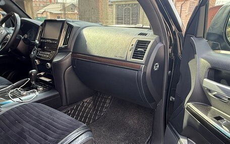 Toyota Land Cruiser 200, 2017 год, 6 400 000 рублей, 7 фотография